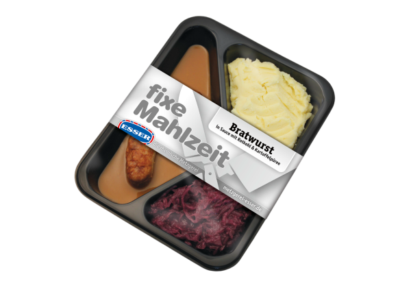 Bratwurst in Sauce mit Rotkohl und Kartoffelpüree