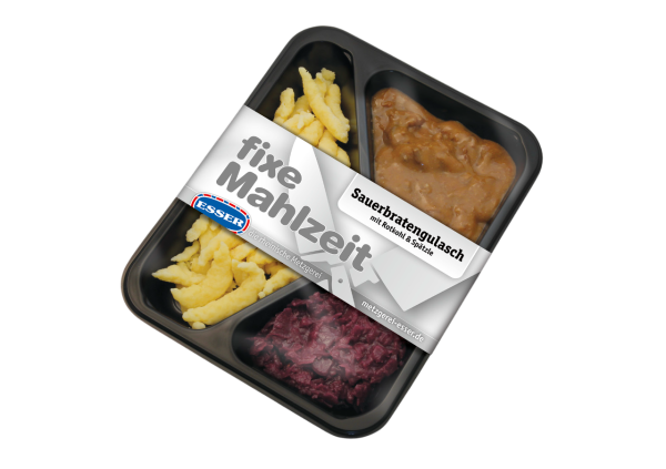 Sauerbratengulasch mit Rotkohl und Spätzle